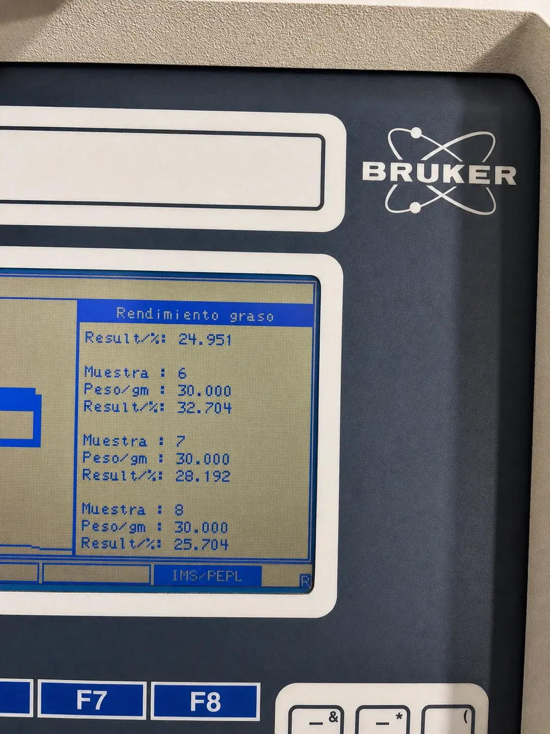 Equipo Bruker de RMN para analizar el rendimiento graso de la aceituna